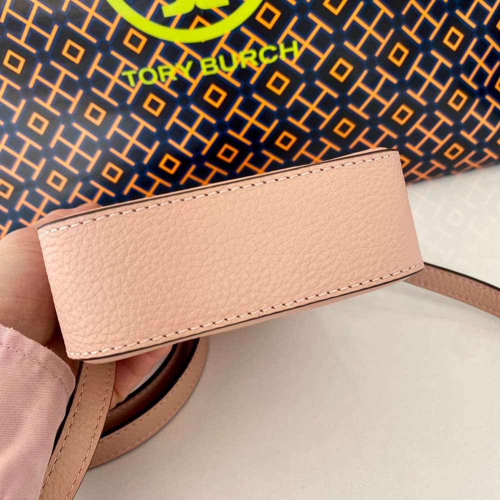 🌸🔥NEW🔥Tory Burch Britten Phone Crossbody bag/shoulder bag/leather - Picture 6 of 9